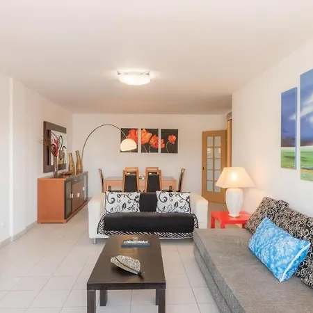 Beautiful 1 Bedroom With Stunning View דירה