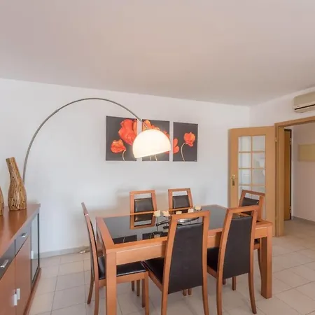 Beautiful 1 Bedroom With Stunning View דירה